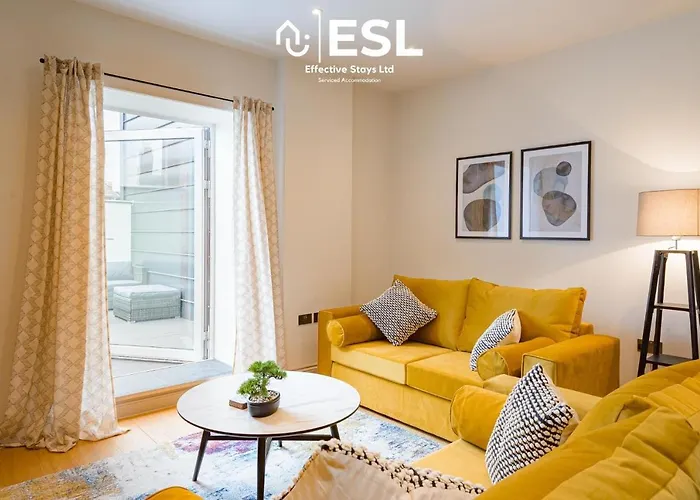 Dashing 2 Bedroom Duplex Apartment, Free Parking