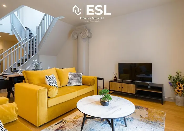 Dashing 2 Bedroom Duplex Apartment, Free Parking