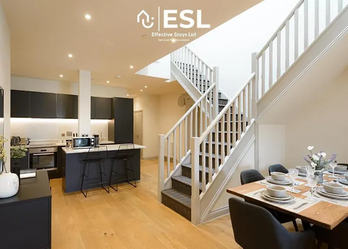 Dashing 2 Bedroom Duplex Apartment, Free Parking