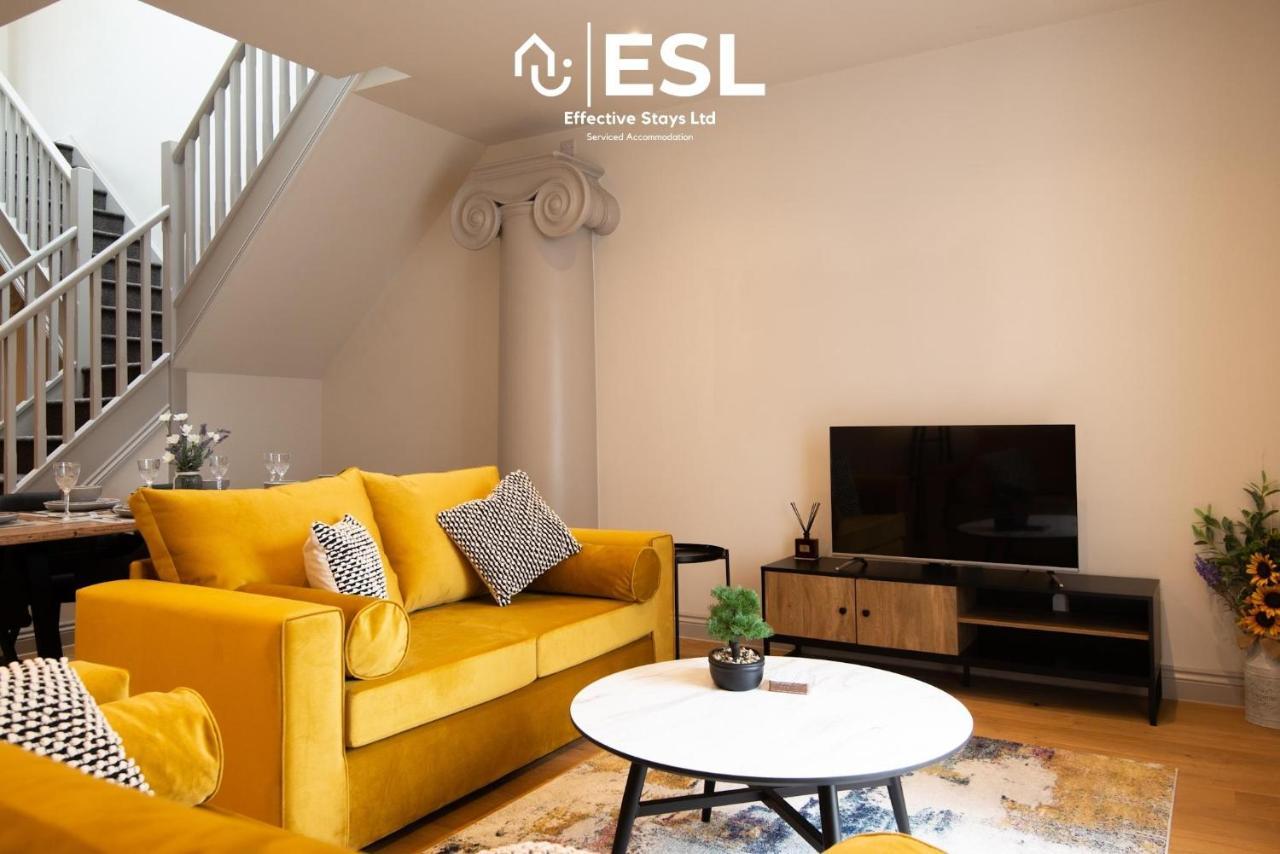 Dashing 2 Bedroom Duplex Apartment, Free Parking Shrewsbury