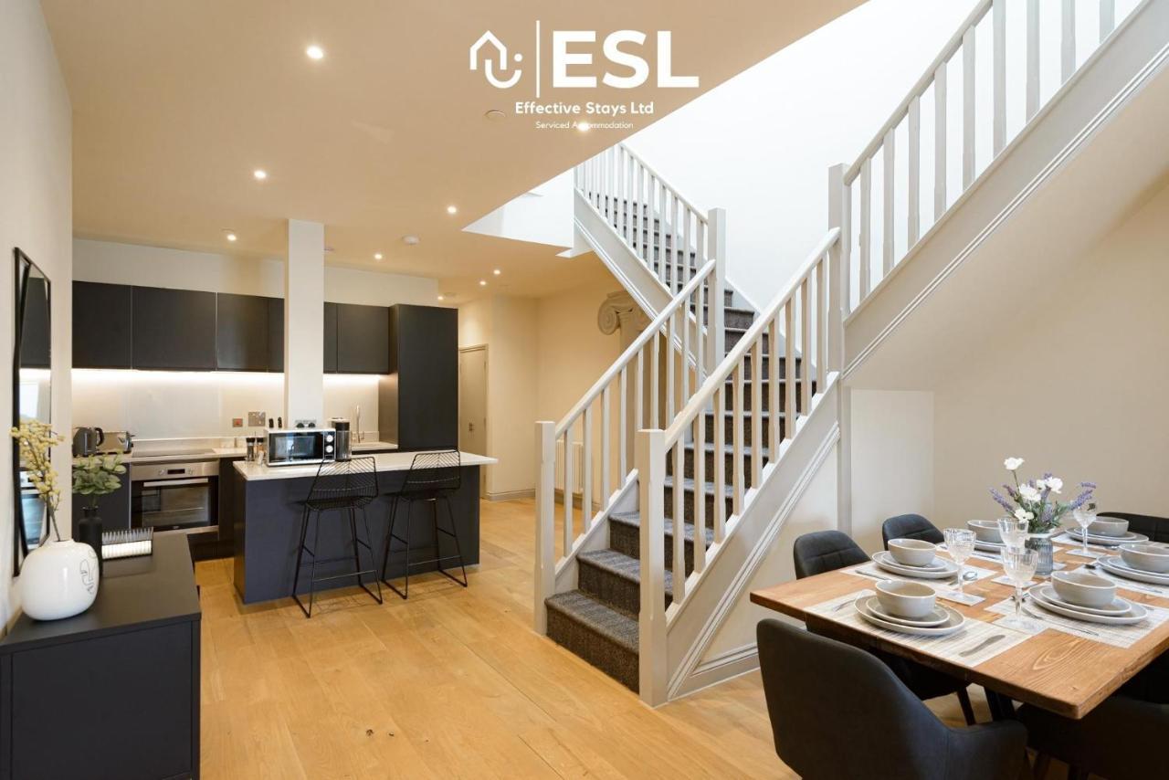 Dashing 2 Bedroom Duplex Apartment, Free Parking Apartment *
